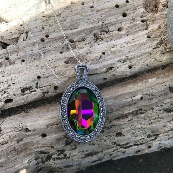 Handcrafted necklace with Swarovski crystal and chain - Picture 2 of 7